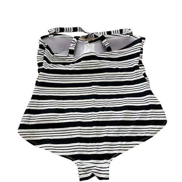 Catalina Black & White Striped One-piece Plus Size Swimsuit - Size 2x - Picture 3 of 6